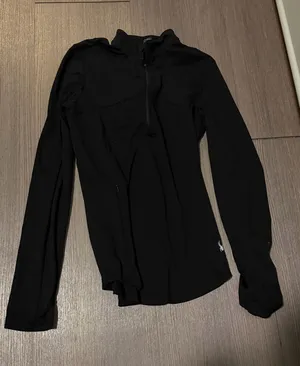 Athletic black top thumbnail 1