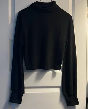 Black turtle neck cropped sweater Size L thumbnail 1
