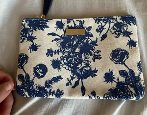Blue and white Ipsy  thumbnail 1