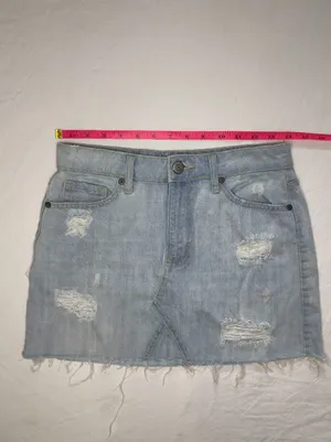 Aeropostale Distressed Light Wash Denim Mini Skirt Raw Hem Size 2 thumbnail 5