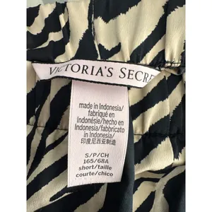 Victoria’s Secret Zebra Print Pajama Pants Small Short Animal Print Lounge thumbnail 3