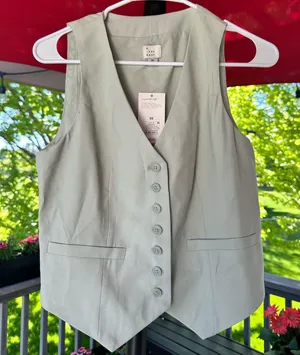 Button up vest thumbnail 1