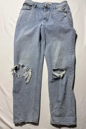 Abercrombie & Fitch The Dad High Rise Distressed Light Wash thumbnail 1