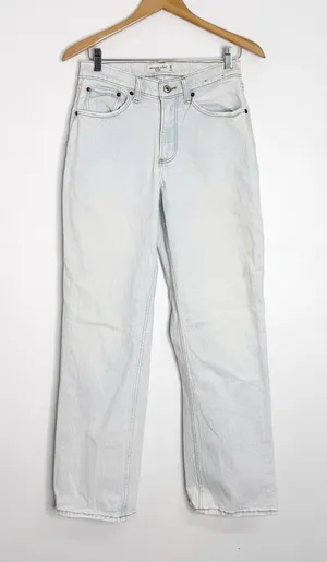 Abercrombie & Fitch Curve Love Baggy Mid Rise Jeans 26 / 2 Light Wash thumbnail 1