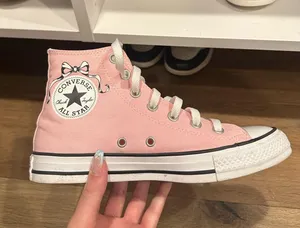 Custom pink converse thumbnail 1