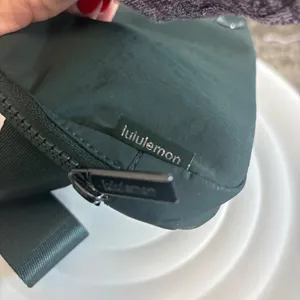 Lululemon Everywhere Belt Bag 1L NWT Sold Out Color RNFG (Rainforest Green) thumbnail 2