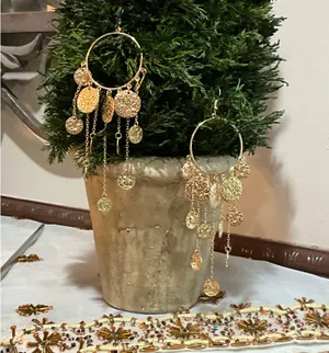 Elegant Gold Chandelier Earrings thumbnail 3