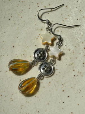Handmade y2k funky fairy whimsy dangle earrings🌟🧡 thumbnail 4
