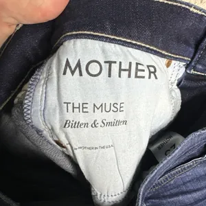 Women's MOTHER 25 The Muse‎ Bitten & Smitten Skinny Jeans Cropped thumbnail 7