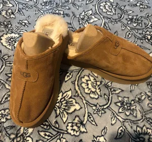 UGG Slippers Platform thumbnail 1