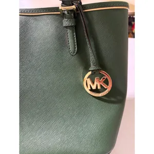 Michael Kors Voyager Medium Top Zip Tote Dark Green Saffiano Leather Handbag thumbnail 11