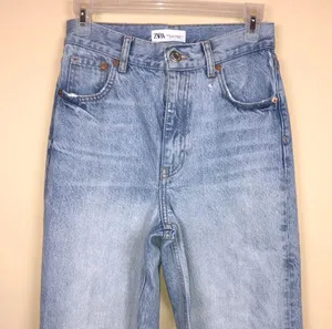 Zara Women’s Distressed Thrashed Raw Hem Light Wash Wide Leg Denim Jeans thumbnail 2
