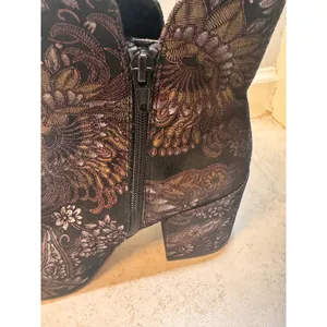 Aldo Metallic Paisley Brocade Ankle Boots Black Bronze Block‎ Heel Size 7.5 thumbnail 4