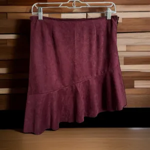 Charlotte Russe Burgundy Faux Suede Flounce Skirt Asymmetrical NWT Small Western thumbnail 4