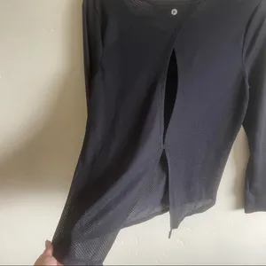 Black mesh long sleeve workout shirt Size L thumbnail 3