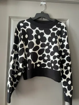 H&M Sweater thumbnail 1