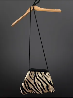 🦓 ZEBRA PRINT KNIT DUMPLING CLUTCH | 2 thumbnail 9