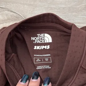 SKIMS THE NORTH FACE X DOTKNIT LONG SLEEVE TOP in cocoa thumbnail 6