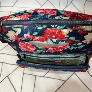 Lug Crossbody‎ Bag Medium Navy Floral Quilted Multi-Pocket Travel Purse thumbnail 8