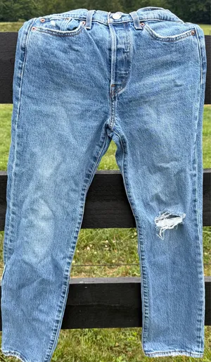 Levi’s Jeans Wedgie Straight Light Wash Distressed Size 26 thumbnail 1
