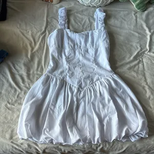 Forever 21 White Sleeveless Top thumbnail 1
