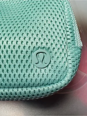 Lululemon Everywhere Belt Bag 1L in the Knit Mesh edition. NWT Crater Blue thumbnail 4