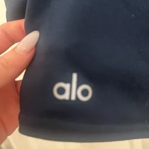⭐️Alo Airbrush Real Bra Tank Navy thumbnail 4