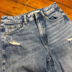 Garage Denim Mom Jeans Blue Distressed Ripped High Rise‎ Womens Size 03 26 thumbnail 3