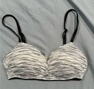 PINK Victoria's Secret Bra thumbnail 1