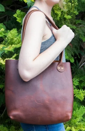 Hawks and Doves SHORT BROWN PORTER Leather Tote in Dark Brown thumbnail 1
