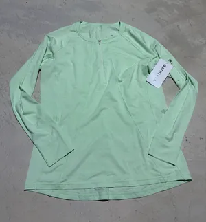 Athleta NWT Pacifica Light Green Long-Sleeve Performance Top large MSRP$69 thumbnail 1