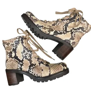 Vince Camuto Gaviana Combat Boots 7 Leather Shortbread Desert Python Lug Sole thumbnail 1