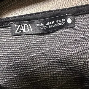 Zara black sleeveless pinstriped with a V-neckline and a button-down front thumbnail 3