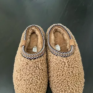 New UGG Tasman Maxi Curly Slipper Chestnut thumbnail 5