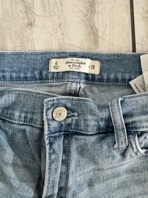 Abercrombie & Fitch Low Rise Shorts thumbnail 2