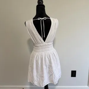 Abercrombie & Fitch White V-Neck Smocked Waist Sleeveless Dress thumbnail 2