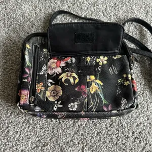 Beautiful Black Floral Print Multi Sac Crossbody Purse‎ Bag So Many Pockets! thumbnail 9