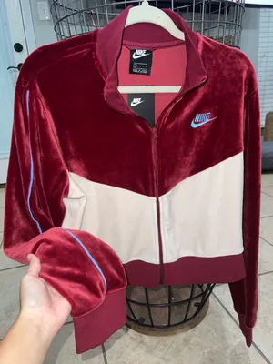 Nike Cropped Zip-Up Hoodie thumbnail 1