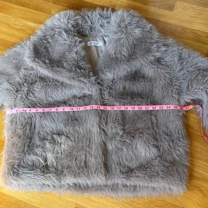 FLYGO Women’s Gray Faux Fur Short Jacket Snap Front Collared Pockets Size L A475 thumbnail 9