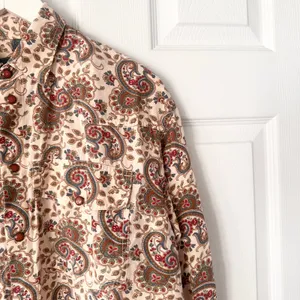 Liz Sport Beige Red Paisley Wester Snap Button Vintage Collared Shirt Medium thumbnail 4