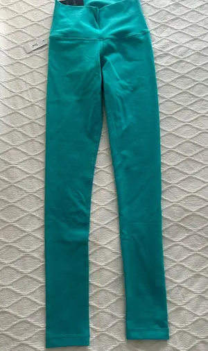 Aritzia TNA leggings thumbnail 3