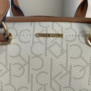 Calvin Klein Crossbody Purse thumbnail 8