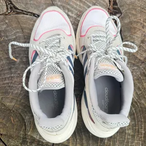 Adidas Womens 90s Valasion Running Shoes size 8 thumbnail 6
