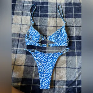Zaful Blue Floral Bikini Set with White and Yellow Daisies thumbnail 6