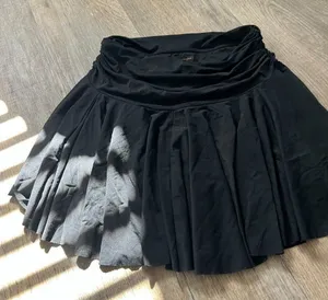 BCBG Maxazria black‎ mini skirt thumbnail 1