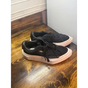 Adidas Black Hypersleek Sneakers Size 6.5 thumbnail 2