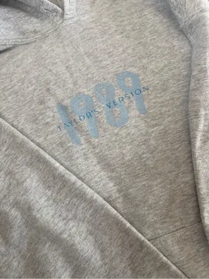 Taylor Swift 1989 Taylor’s Version Eras Tour Grey Hoodie Medium thumbnail 2