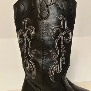 NWT CANYON TRAILS Women’s size 7 Chic Black Embroidered Heeled Boots thumbnail 4