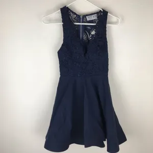 Xenia Navy V Neck Crochet MIDI Dress US 2 New With Tags Semi Formal thumbnail 2