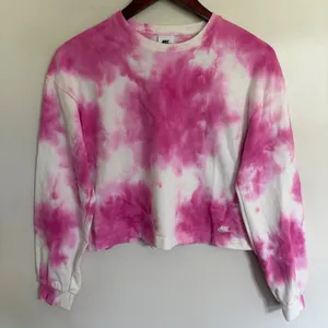 Nike Womens XL Pink Tie Dye Cropped Sweatshirt Long Sleeve Crewneck Logo Top thumbnail 1